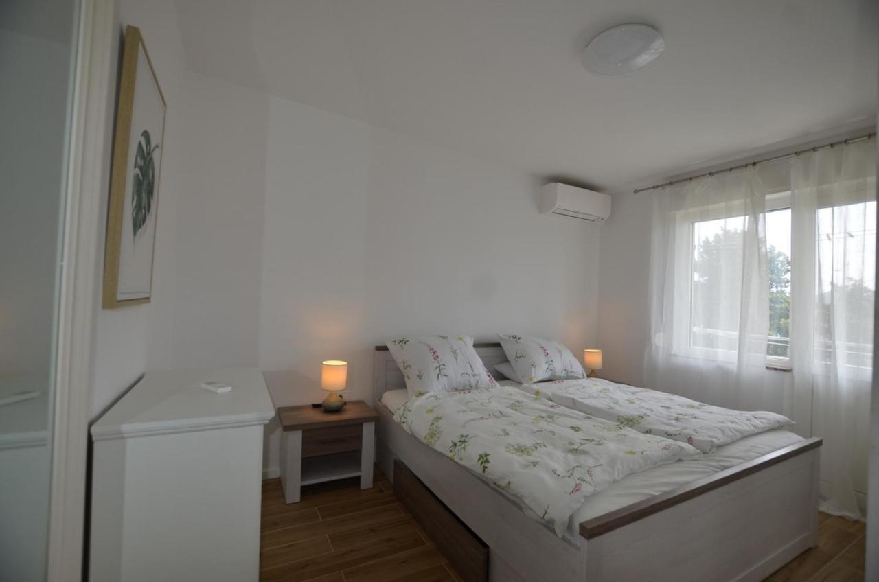 Sarah Apartment Ровинь Экстерьер фото