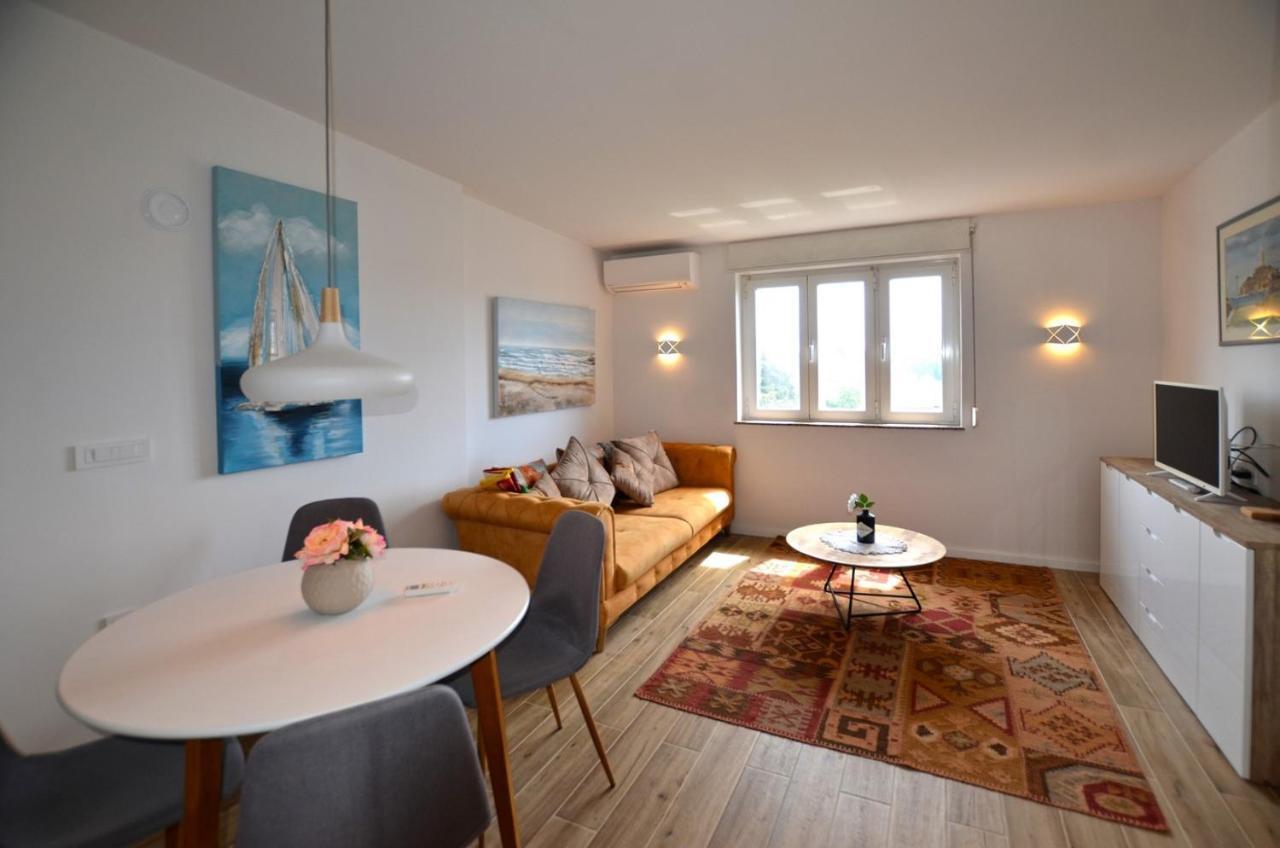 Sarah Apartment Ровинь Экстерьер фото