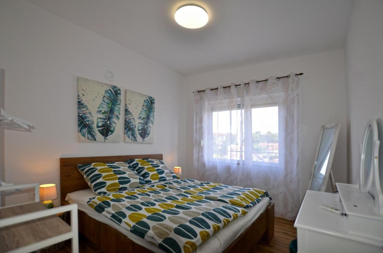 Sarah Apartment Ровинь Экстерьер фото